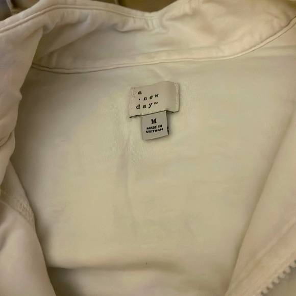 White sweat shirt, women. - Picture 2 of 2